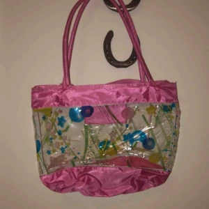  - Super snygg och cool handväska som är köpt på second hand