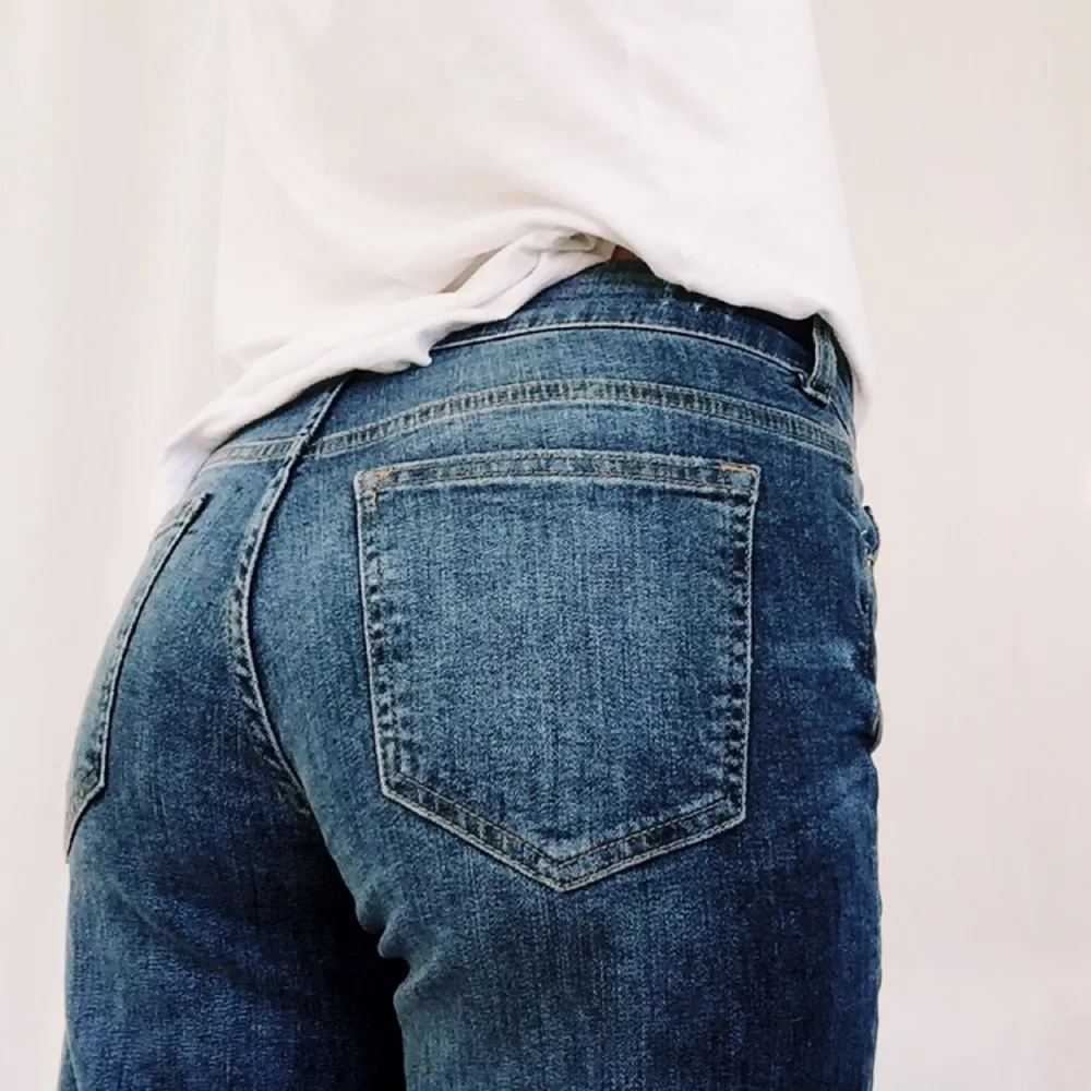 Sköna jeans från H&M. Sitter snyggt och bekvämt! Stretchiga.  Möts i Stockholm eller frakt 49kr  . Jeans & Byxor.