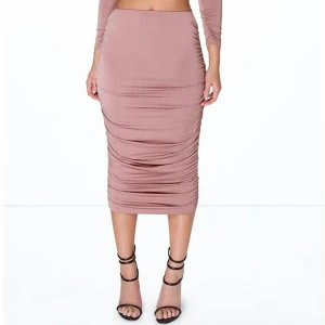  - Kjol från BOOHOO i jätteskön material. OBS färgen som gäller är färgen på bild 1 (rosa). Helt ny, storlek 12 men skulle säga att den passar XS, S och m då den är super stretchig ! Lappar kvar !
