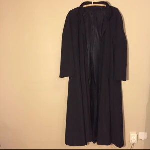  - Kaxig kappa! Lång och svallande.
Bra skick💫
