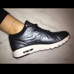  - Helt ny nike damskor i storlek 38,5
Priset kan diskuteras