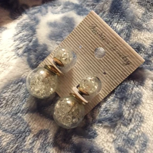  - örhänge 15kr+(7kr frakt)