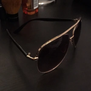  - Helt oslitna solglasögon i toppenskick! 