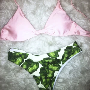  - Otroligt snygg helt oanvänd ny bikini. Vadderade kupor som går att ta ut. Storlek M men kan även passa S.