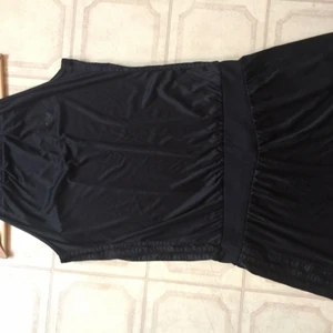  - Svart sport klänning Adidas Som typs tennis klänning  Passar till storlek 36-40 Jättegott skick