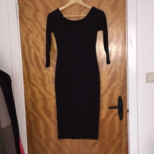  - Lång tight klänning från Zara basic. Aldrig använd