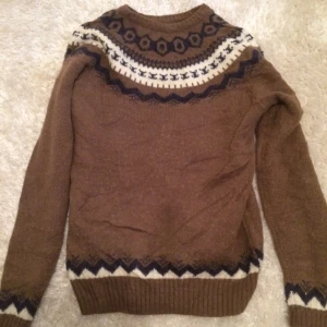  - Denna fina stickade tröja från Beyond retro! 