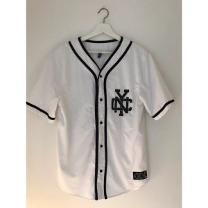  - Baseballtröja från hm , använd en gång 