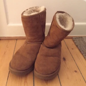  - Uggs ljusbruna 