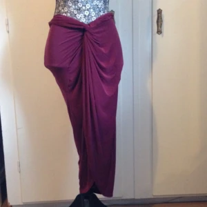  - Ursnygg kjol från Nelly! Prislapp kvar, inte ens provad.