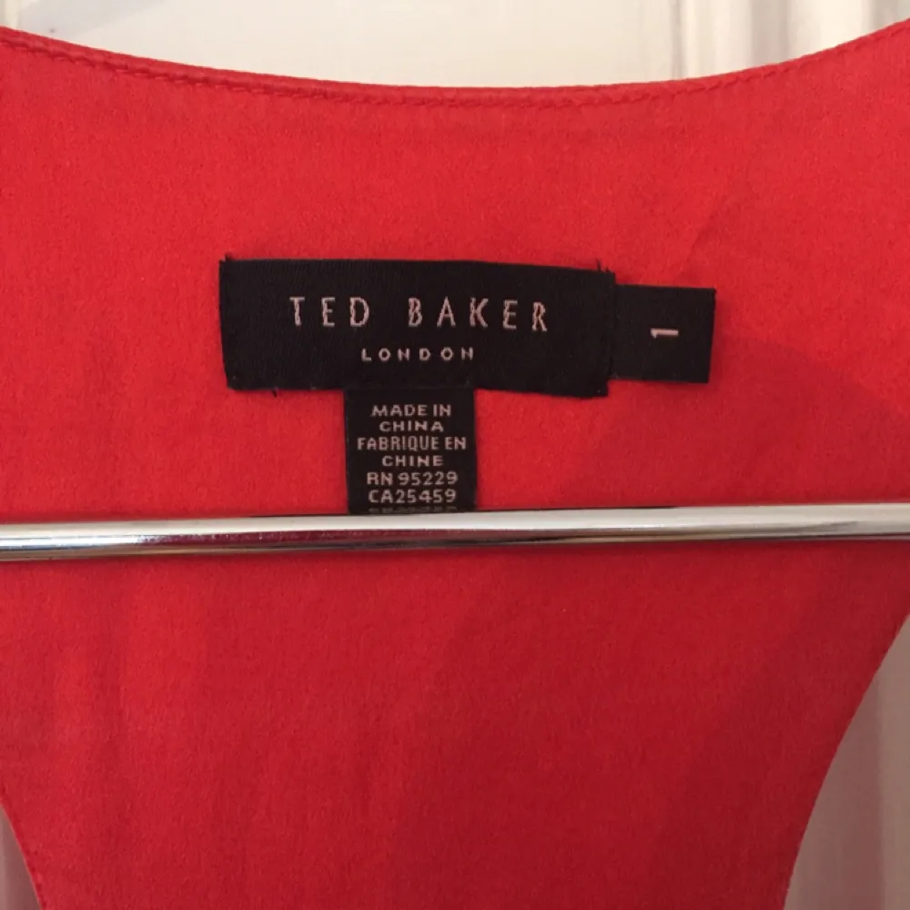 Top/klänning/tunika från Ted Baker i storlek 1 vilket motsvarar ca strl S.. Toppar.
