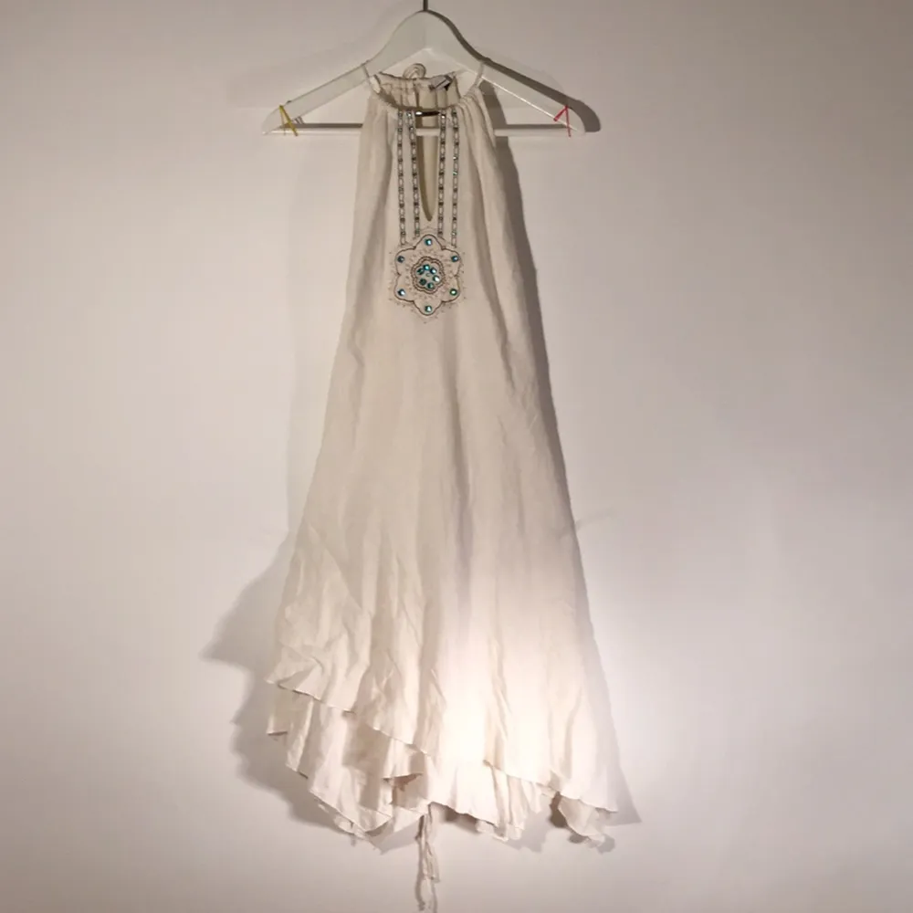 Pure linen dress, made in Italy, applied stones and small pearls. Klänningar.