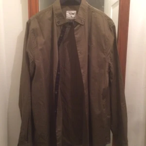  - Shirt Cedar Wood State. Deep green. Only worn once. Great condition.