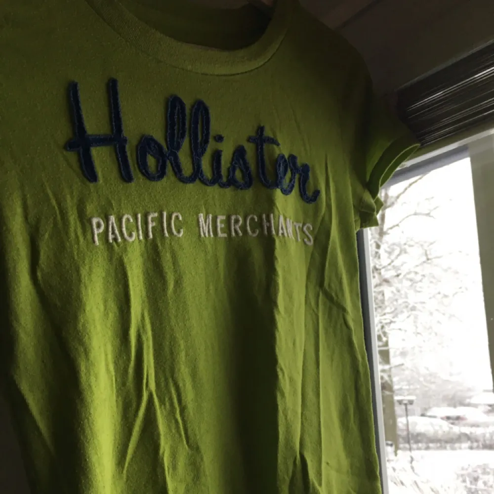 Tröja från Hollister! . T-shirts.