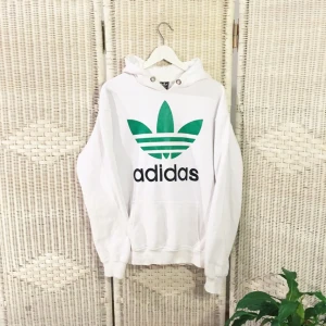  - Cleanaste ADIDAS-HOODIEN !! Modellen är verkligen så najs och mjukt på insidan ni vet som man drömmer om att gosa in sig i när man kommer hem efter en utekväll och lagar lite nudlar 😉 Inga skavanker alls.

❗️Föredrar swish ❗️

FRI FRAKT💌