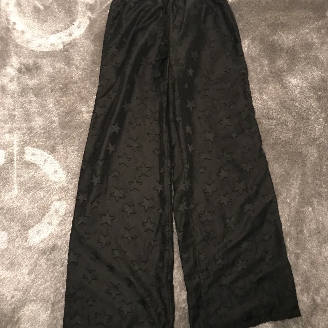 Svarta byxor med stjärnor  - 90