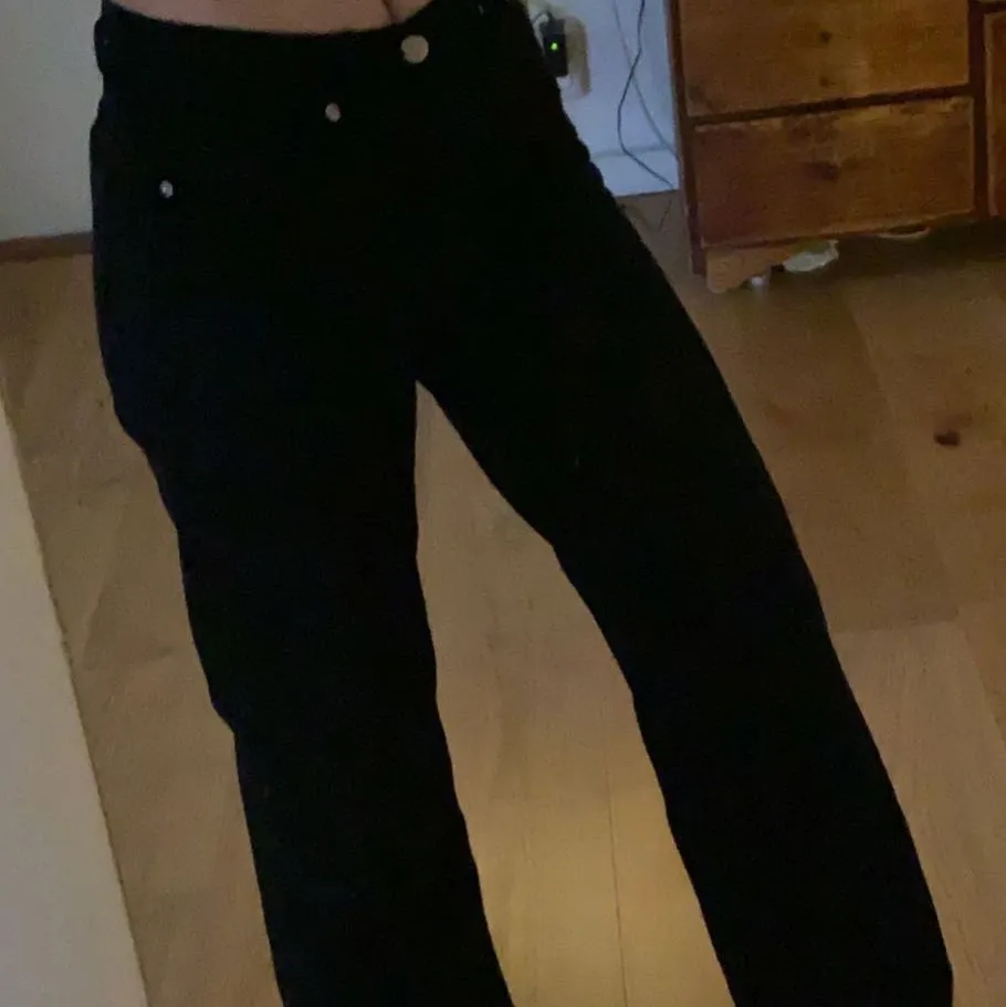 Svarta junkyard jeans passar jätte bra, lite långa på mig. Ny skick💖. Jeans & Byxor.