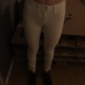 h&m skinny ankle  - dem är ungefär 7 månader gamla och mycket bra skick. använt dem 3 gånger ungefär. Ny pris är 300kr