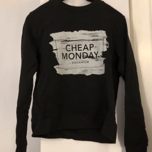 Långärmad kofta  - Strl m, passar oxå s