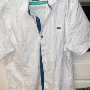 Vit kortärmad skjorta - Vit kortärmad skjorta i fint skick 