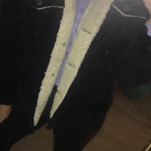 Fodrad jeans jacka  - Säljer en av mina favorit jackor den är fodrad i ärmarna och är super skön köpare står för frakt 