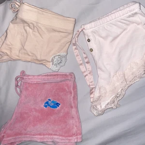Pyjamasshorts - Så söta pyjamas/mjukisshorts!!! 30kr styck eller 80kr för alla tre! Strl XS/S. Köparen står för frakt 💌 