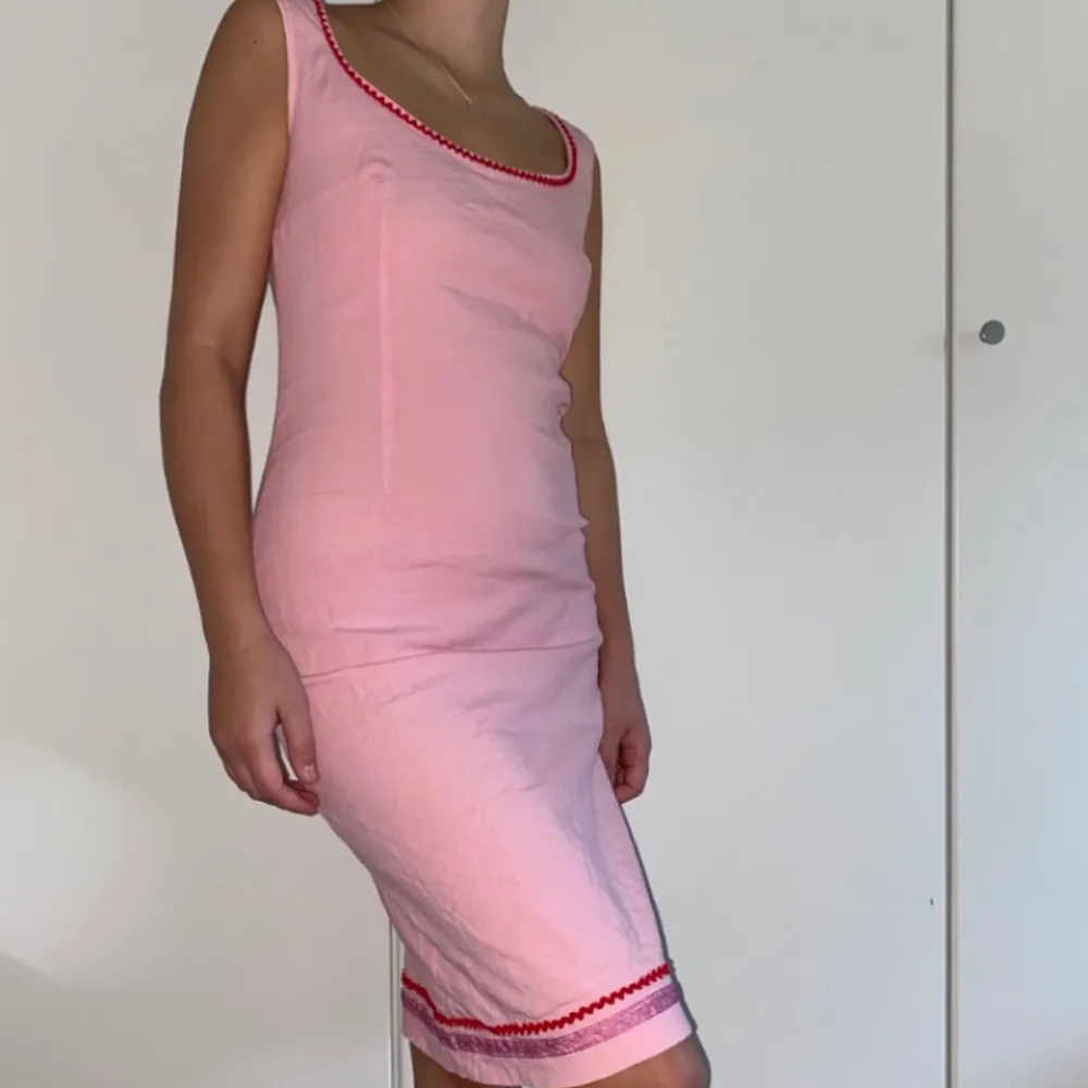 Fin rosa klänning i storlek S/M från märket kookai<3 . Klänningar.