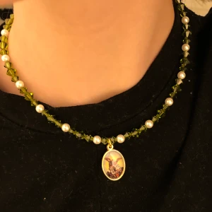 Halsband - Justerbart halsband med äkta swarovski stenar💕pris: 65 + 12kr