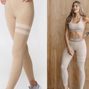 Beige stronger byxor - Säljer dessa beige träningsbyxor ifrån Stronger i storlek XS men passar även uppåt då de är stretchiga. Fraktas eller möts i Örebro.  BUD 250kr