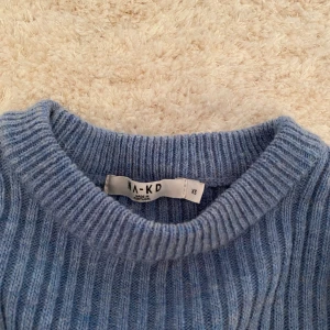 Stickad tröja - Mysig stickad tröja ifrån nakd💞