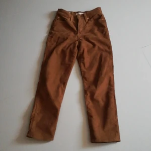 Levi's wedgie straight, Manchester  - Fina Manchesterbyxor från levi's, strl 25. Nyskick. Pris inkl. Frakt. 