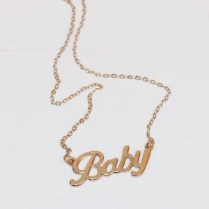 Halsband i guld - Halsband i guld, använd ett fåtal gånger ifrån dollarstore! Jättefint och trendigt. 