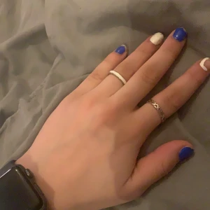 Ringar - Jätte snygga ringar🥰😍(inte jag som köpt så vet inte direkt vart de e ifrån om nån undrar)☺️.  Säljer en för 20kr annars alla för 70kr😌❤️Skriv för mer bilder på dem!!