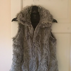  - Faux fur ifrån Zara, använd 1 gång. Nypris 700