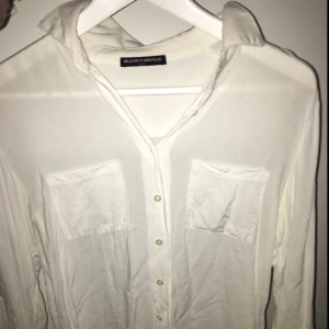  - Blus från Brandy Melville 57% cotton, 40% viscose.
