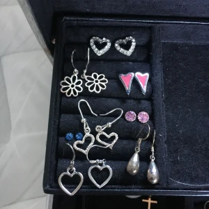  - Bättre att någon annan får användning av dom än att dom bara ligger. Aldrig använda, sjävklart, 5kr st eller så diskuterar vi ett pris om du är intresserad av fler; tycker det är synd om dom bara slängs 🌸