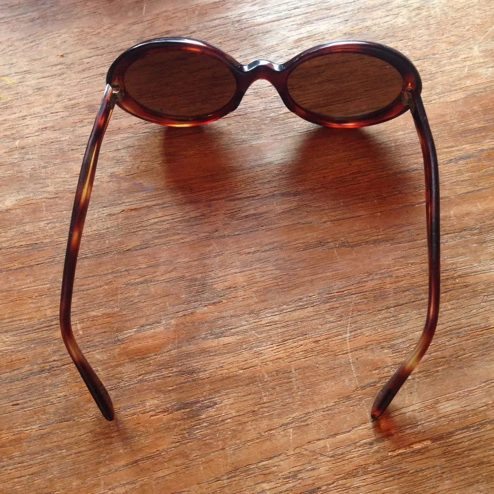 Vintage solglasögon köpta i en antikaffär i Ystad . Accessoarer.