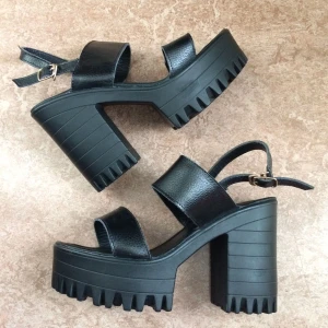  - Otroligt bekväma skor att gå i,använda en gång! 