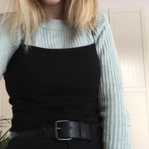  - Stickad tröja köpt på New Yorker. Är mer turkos i verkligheten än den ser ut på bilderna, första bilden stämmer bäst överens med färgen. Kan hämtas i Norrköping eller Katrineholm, annars betalar köparen frakt✨