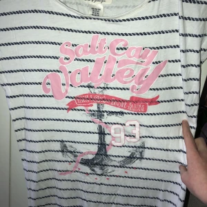  - Klänning som såklart stryks innan köparen får den. Skön och i bra skick.