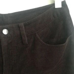  - En vid manchesterbyxa i mörkbrun, 100%bomull 💫 