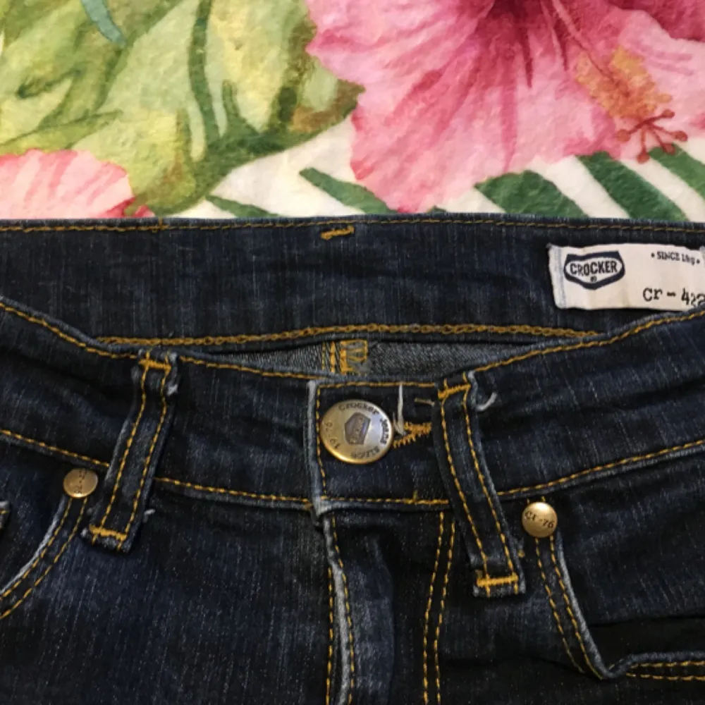 Modell 422  Hittar ingen storlek i dem men uppskattar dem till en storlek 36!  🌺🌺🌺 Köparen står för frakten 🌺🌺🌺. Jeans & Byxor.