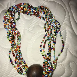 Halsband med småpärlor 