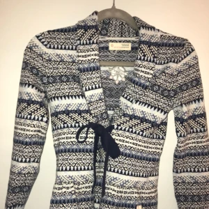  - Odd Molly kofta som inte riktigt har kommit till användning. Jättebra skick! 45kr frakt