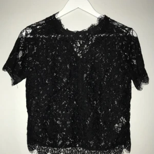  - Blus från zara, stl M! Aldrig använd. Möts upp i Stockholm annars står köparen för frakt!