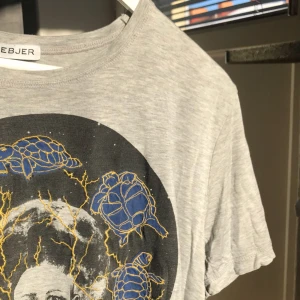  - Lite oversized tröja, supersnygg använd sparsamt. 