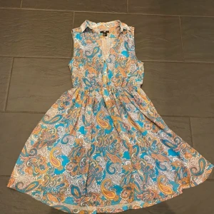  - Fin retroinspirerad klänning från hm! Mkt fint skick .