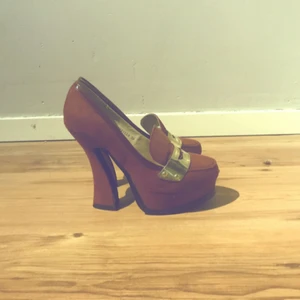  - Köpta secondhand verkar vara från Frankrike. Lite slitna OBS små i storleken har vanligtvis 36 men är lite för små i bredden för att jag ska kunna använda dem. 