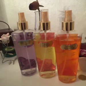  - Tre st lite använda body mists från vs, två st utan kork:/ alla säljs för 70kr