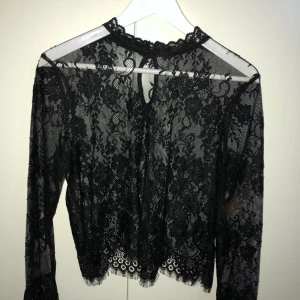  - Spetsblus från hm :) frakt 30kr